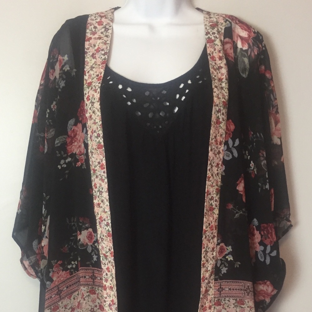 Black & Floral Print Kimono Size XL/XXL